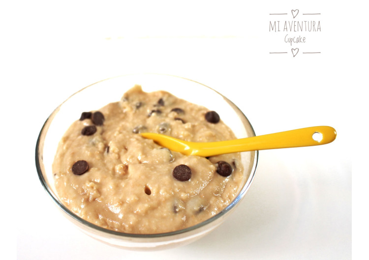 Crema de galletas maría y chips de chocolate